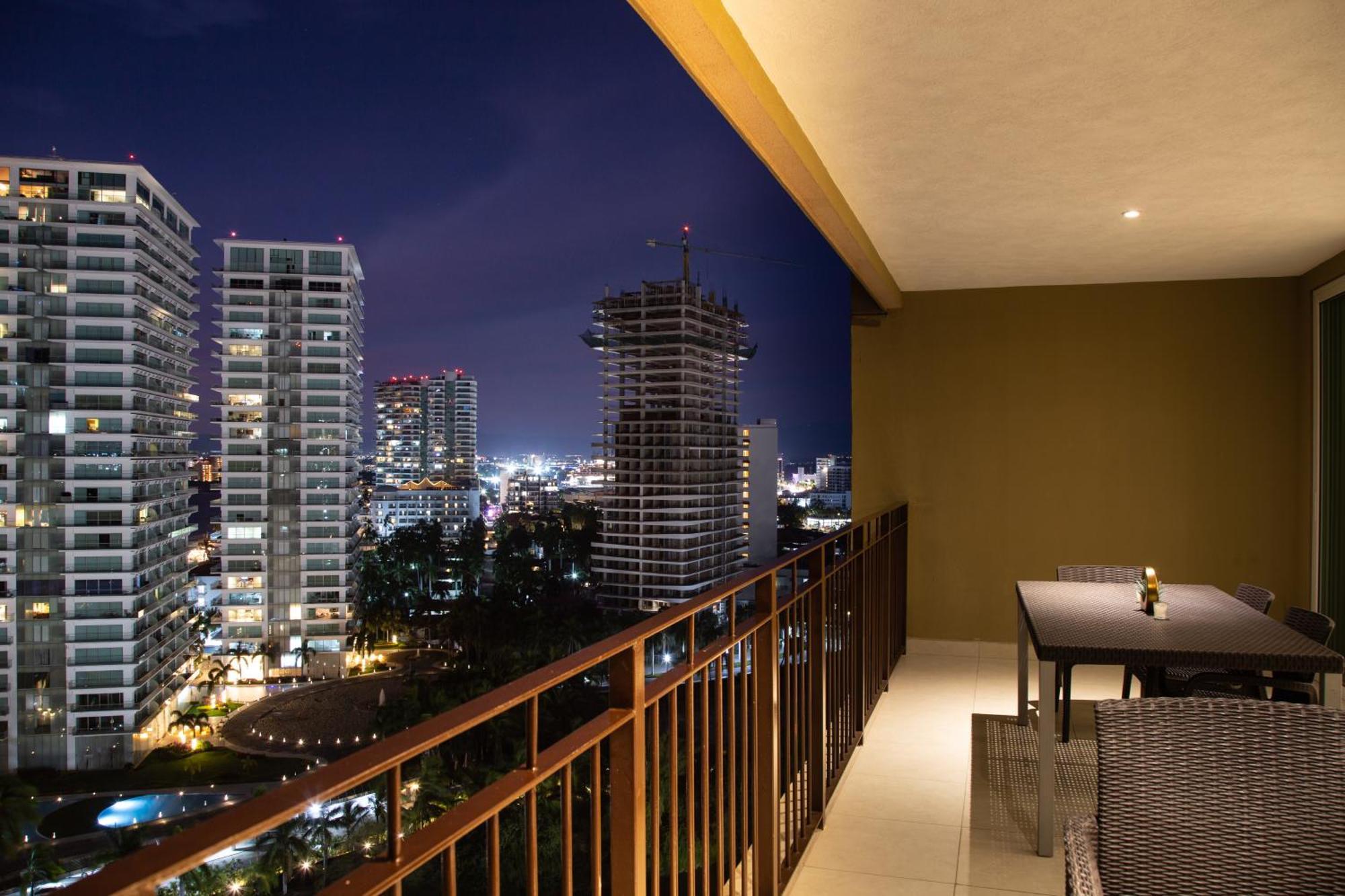 Gorgeous 15 Floor Grand Venetian Apartment Puerto Vallarta Exterior photo