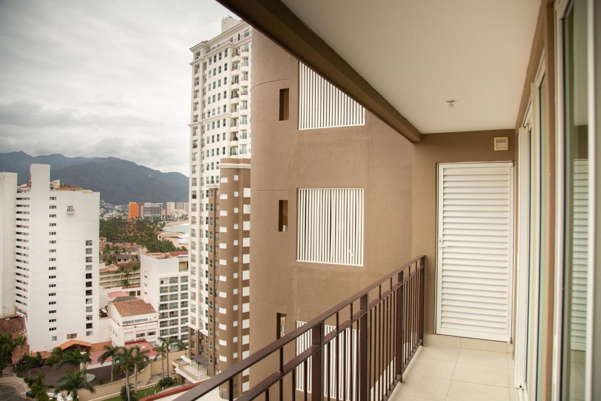 Gorgeous 15 Floor Grand Venetian Apartment Puerto Vallarta Exterior photo