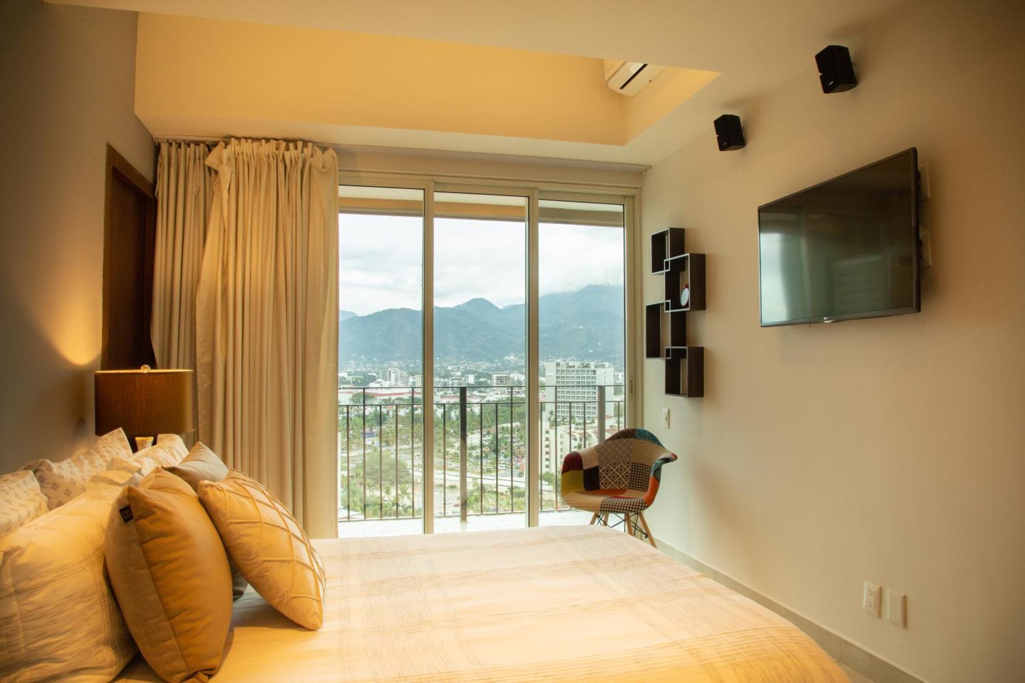 Gorgeous 15 Floor Grand Venetian Apartment Puerto Vallarta Exterior photo